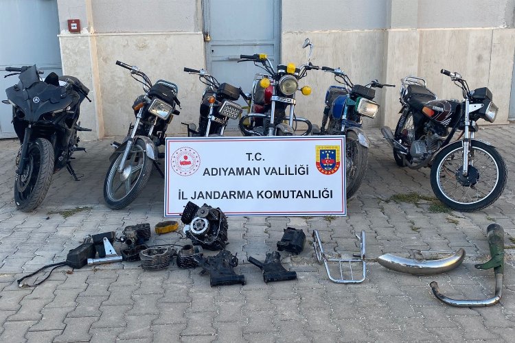 Adıyaman’da çaldıkları motosikletlerle yakalandılar