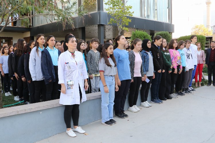 Manisa’da gençler ‘Ata’nın Hitabesi’ni okudu