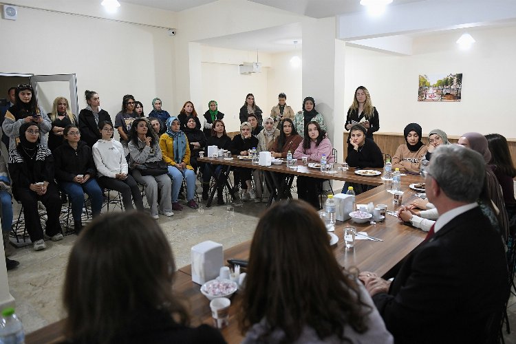 Mansur Yavaş gençlerle buluştu