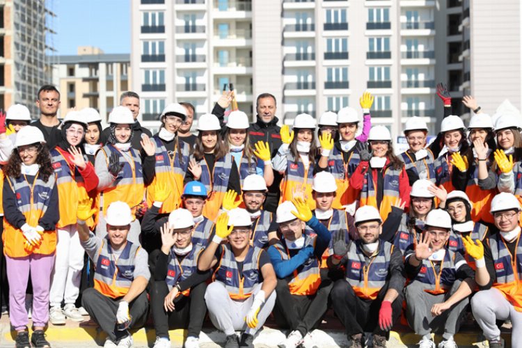 İstanbul Silivri’de afet gönüllüri yetişiyor