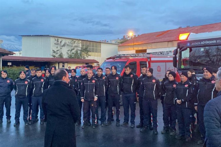 Antalya itfaiyesi deprem bölgesinde