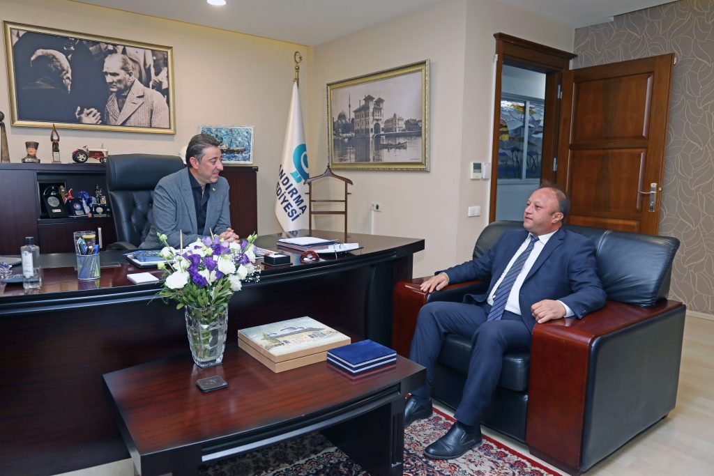 BANDIRMA ANADOLU LİSESİ MÜDÜRÜNDEN BAŞKAN TOLGA TOSUN’A TEŞEKKÜR ZİYARETİ