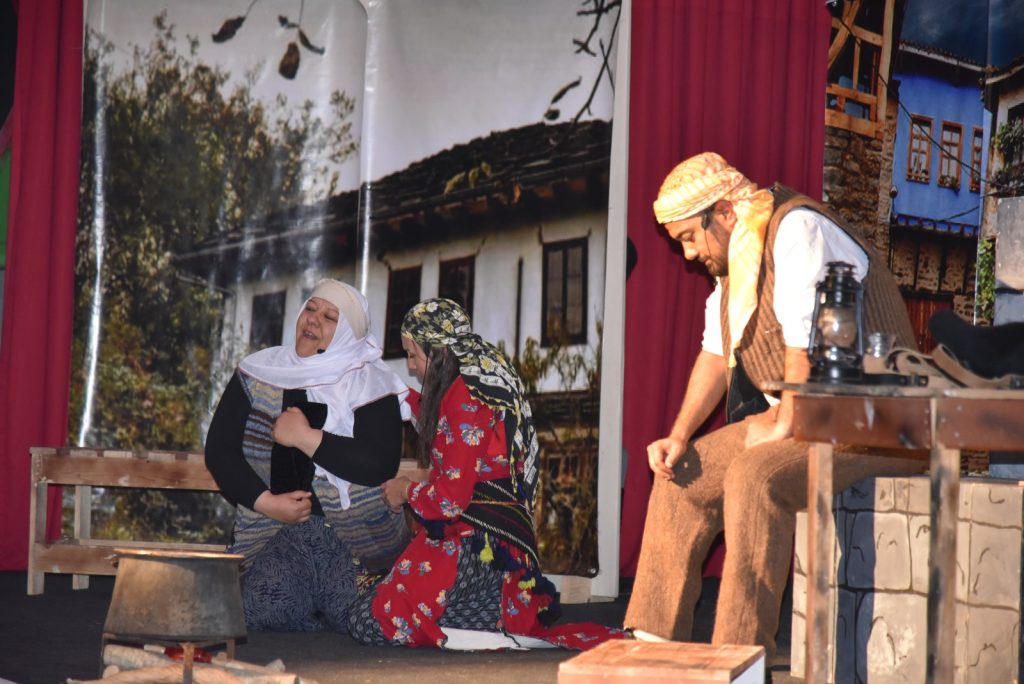 ASKER MAKBULE BÜYÜK BEĞENİ ALDI