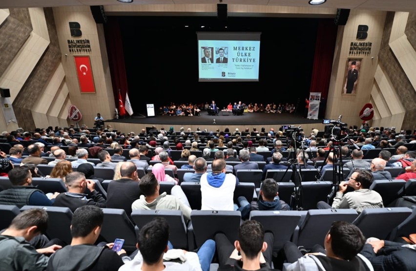 MİLLETVEKİLİ CANBEY, BAKAN YARDIMCISI KIRAN İLE “KAMU DİPLOMASİSİ VE TÜRK DIŞ POLİTİKASI” ANLATTI