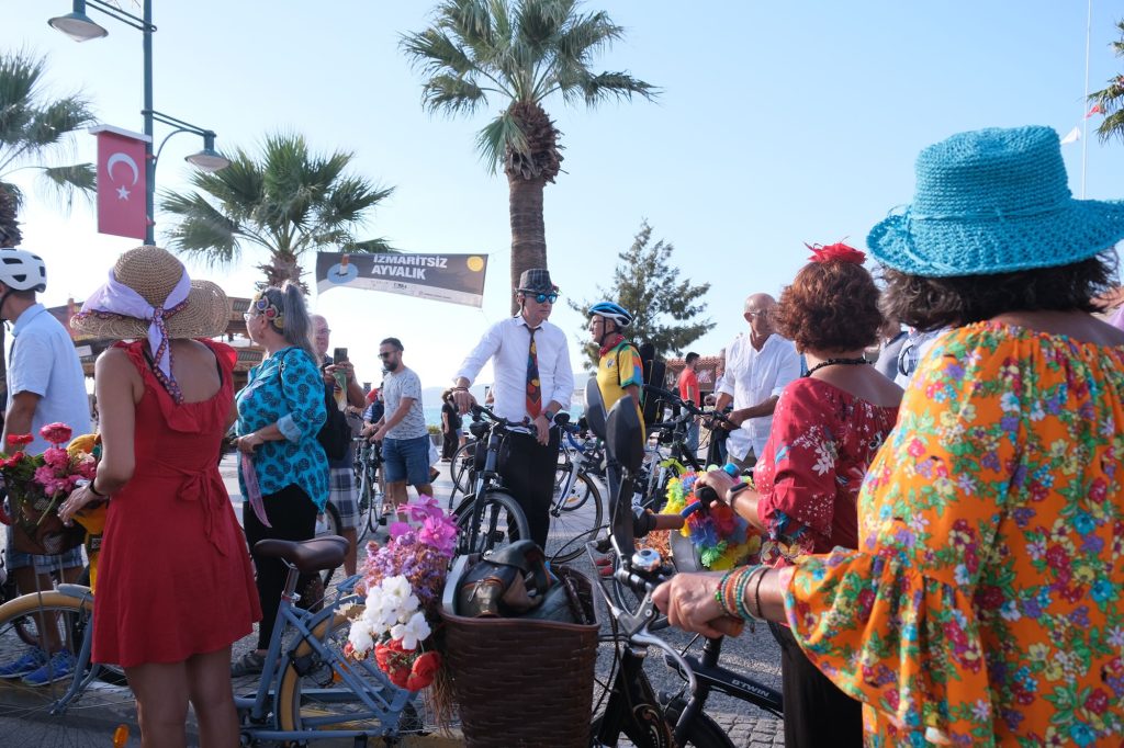 SÜSLÜ KADINLAR BİSİKLET TURU AYVALIK’TA YAPILDI