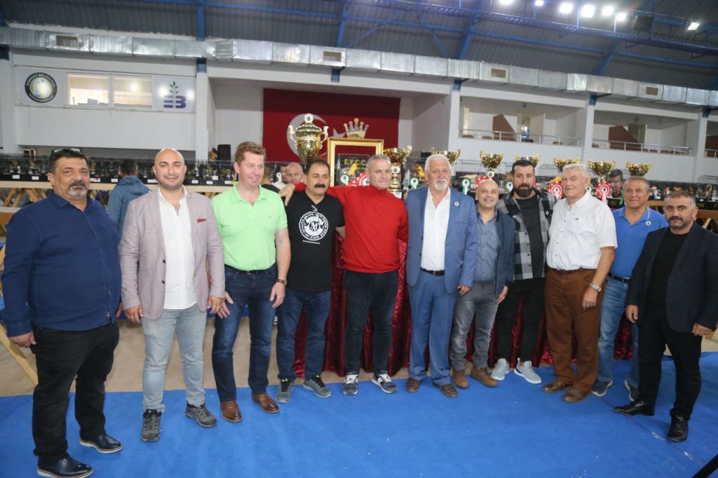 EDREMİT’TE “KANARYA GÜZELLİK YARIŞMASI” YAPILDI