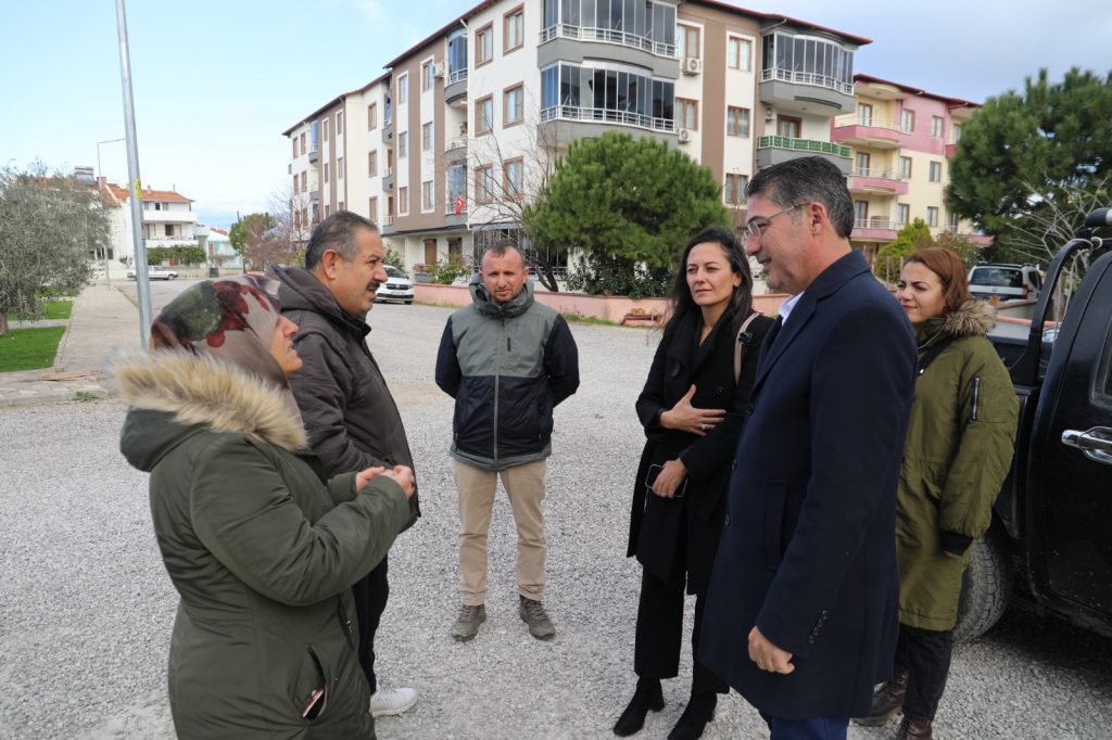 BURHANİYE’NİN PARKLARI YENİLENİYOR