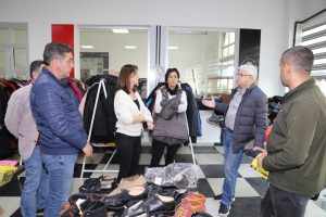 BAŞKAN DEVECİLER BURHANİYE’YE GELEN DEPREMZEDELERİ ZİYARET ETTİ