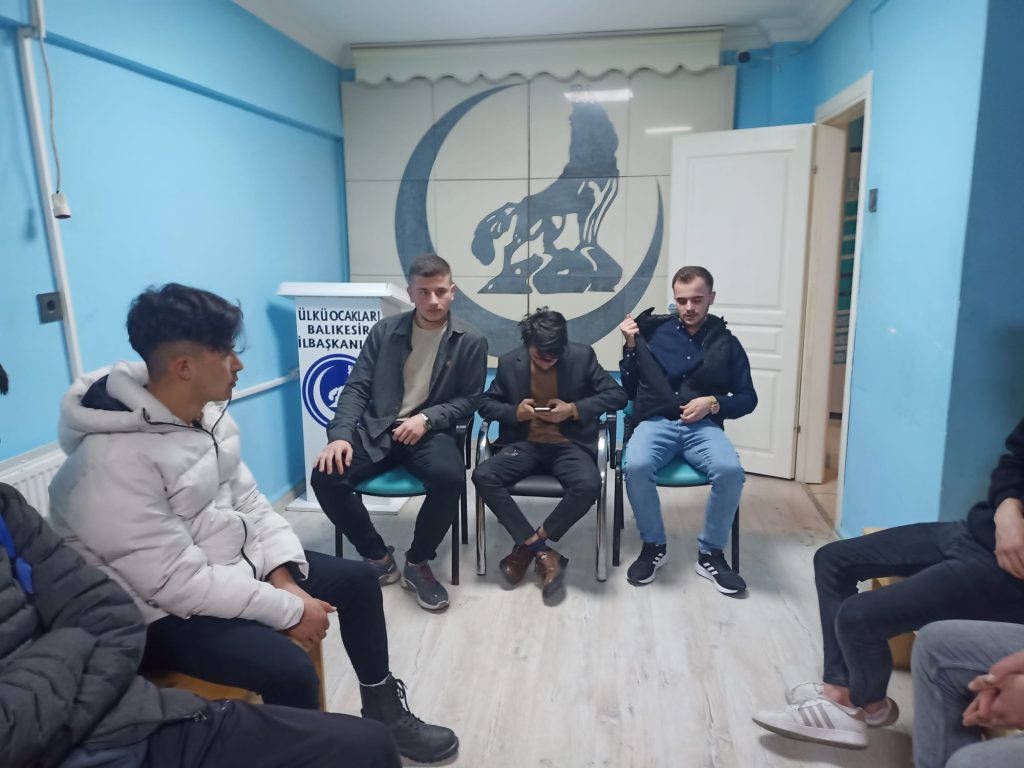 Balıkesir Ülkü Ocakları Ortaöğretim Birimi tarafından, ülkemizin bir gerçeği olan depremle ilgili seminer verildi.