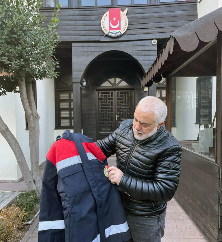 BİZLER SICAKTA ÜŞÜYORUZ ONLAR SOĞUKTA DONMASIN!