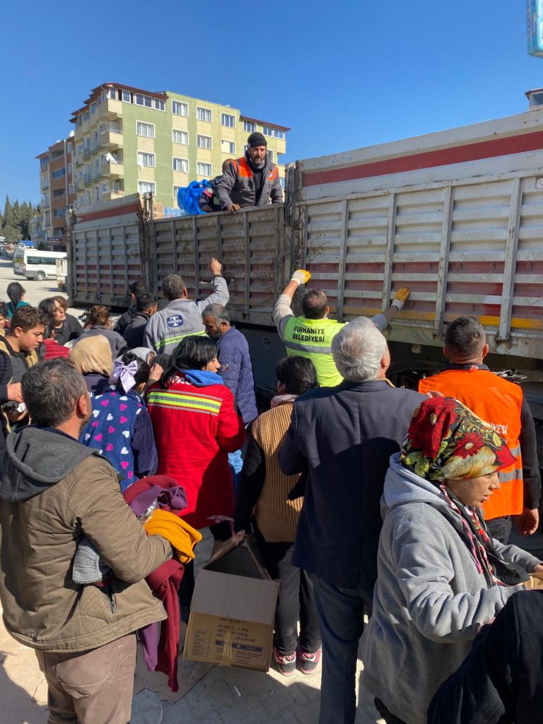 BURHANİYE BELEDİYESİ YARDIM TIRLARI HATAY’A ULAŞTI
