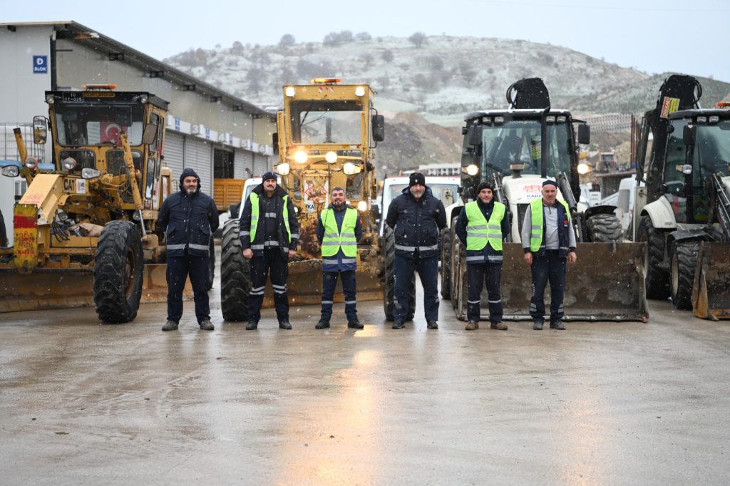 KARESİ BELEDİYESİ KARLA MÜCADELEYE HAZIR