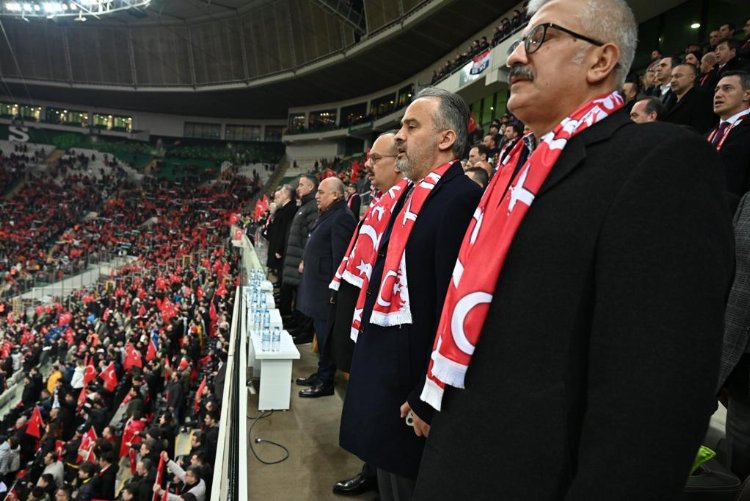 A Millilerimiz evinde mağlup!