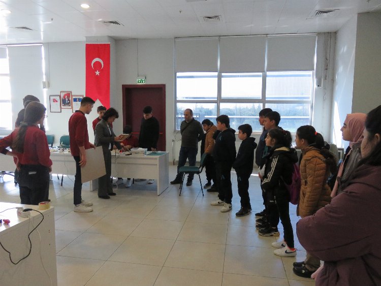 Depremzede çocuklara Bursa’da keyifli bilim