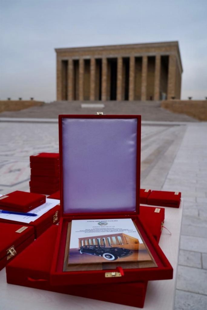 Şişecam’dan mirasa büyük katkı… Anıtkabir’in kule camları yenilendi