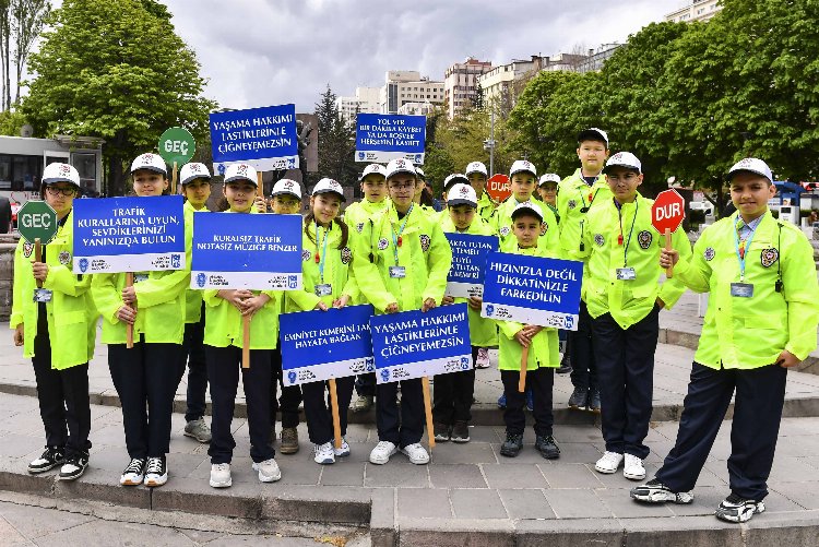 Çocuk Meclisi Üyeleri trafik polisi oldu