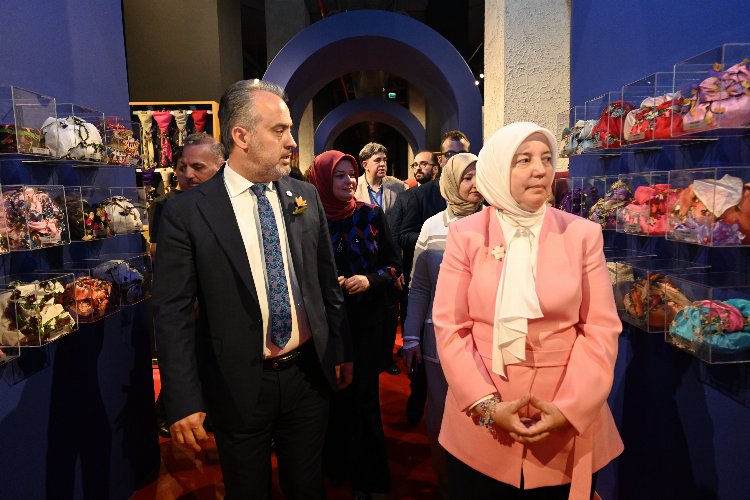 Bursa’da ipliğin iğne ile aşkı görücüye çıktı