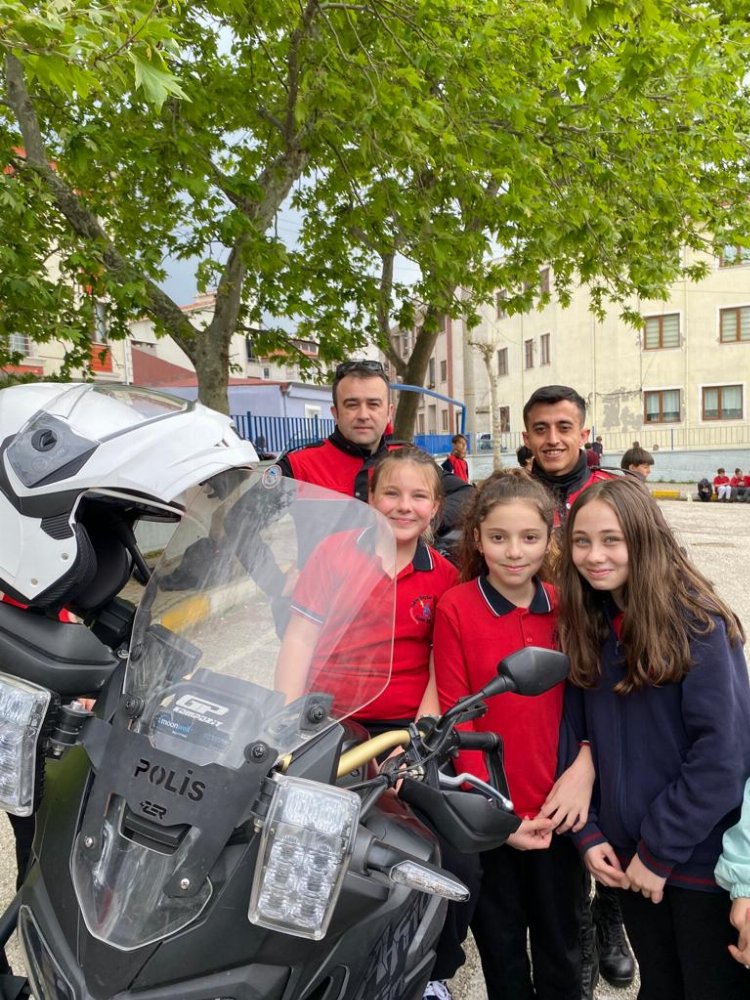 Keşan Polisi okullarda mesleği tanıtıyor