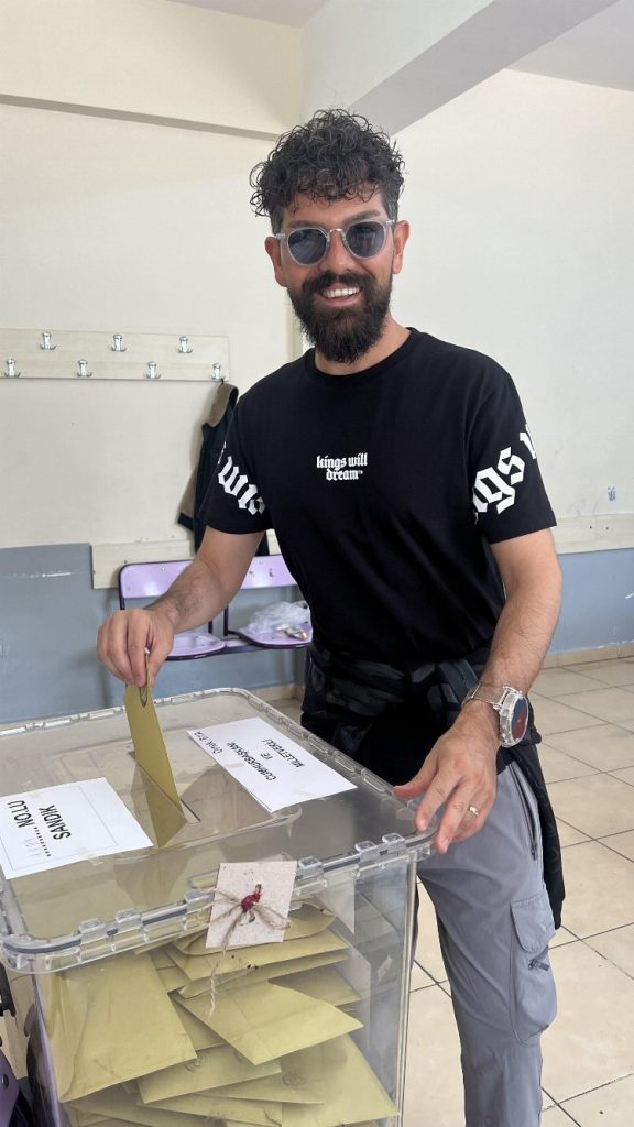 Sanatçı Mehmet Çevik oyunu Mudanya’da kullandı