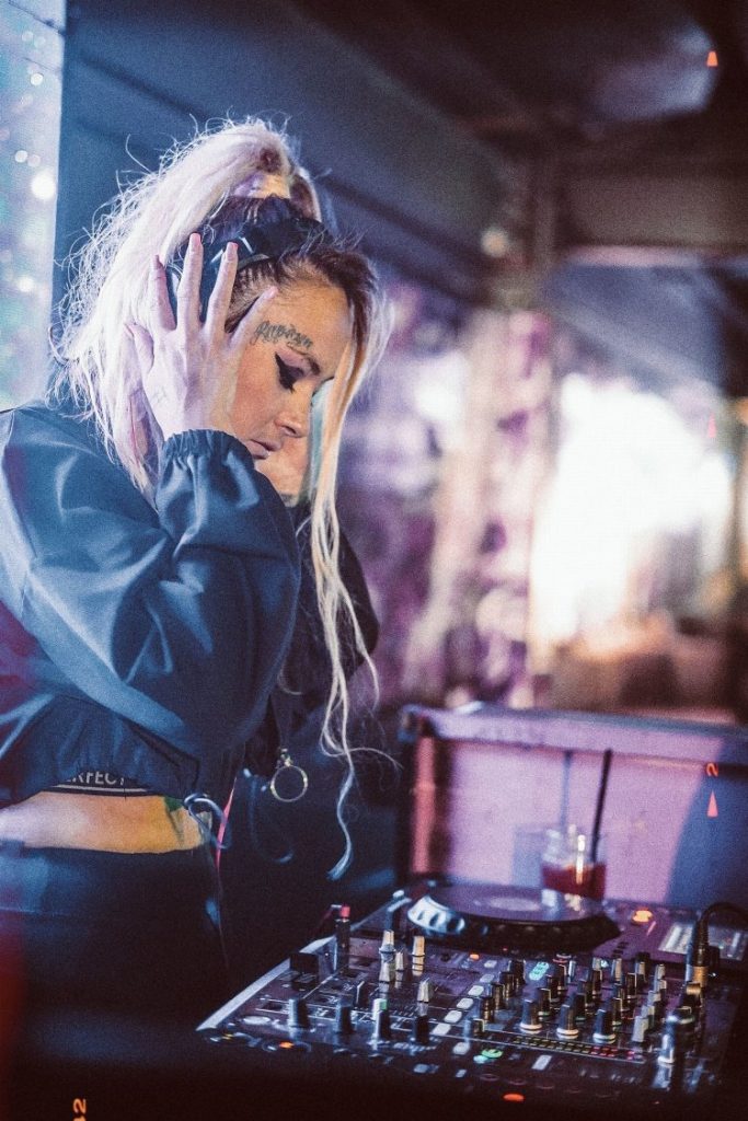 Yatağında kocaya yer yok!