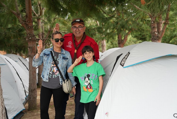 Beylikdüzü’nde minik izcilerden depremzede çocuklara hediyeler