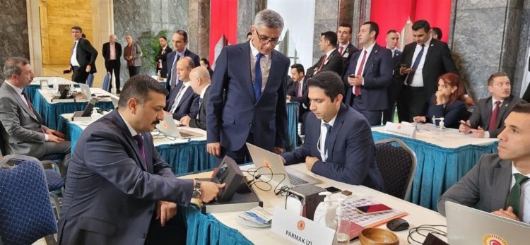 Bursa’nın İYİ Partili vekilleri kayıt yaptırıp rozetlerini taktı