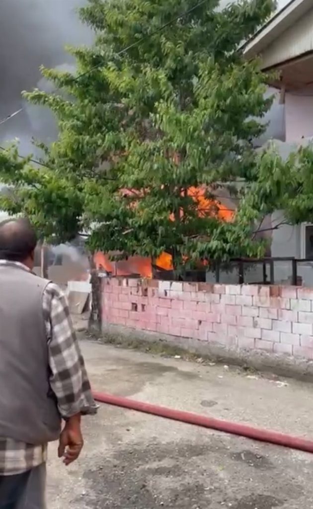 Düzce’de tek katlı ev küle döndü!