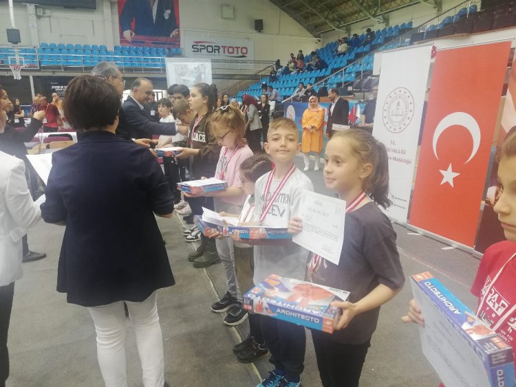 İpsalalı öğrenciler ‘Akıl ve Zekâ Oyunları’nda derece yaptı