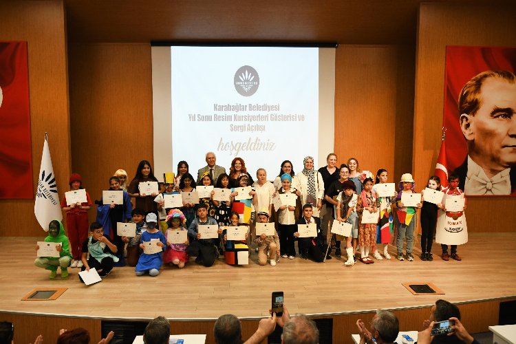 İzmir Karabağlar’da kursiyerlerin yıl sonu sergisi