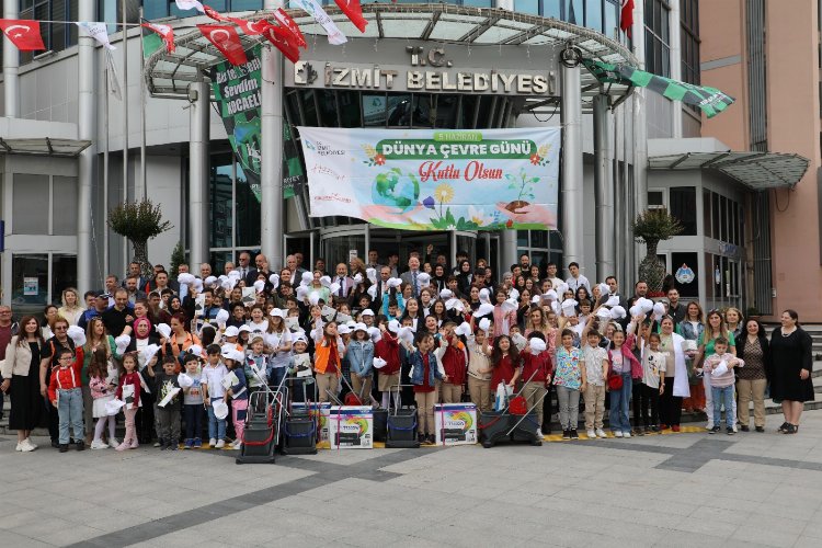 İzmit’te atık toplayan okullar ödüllendirildi