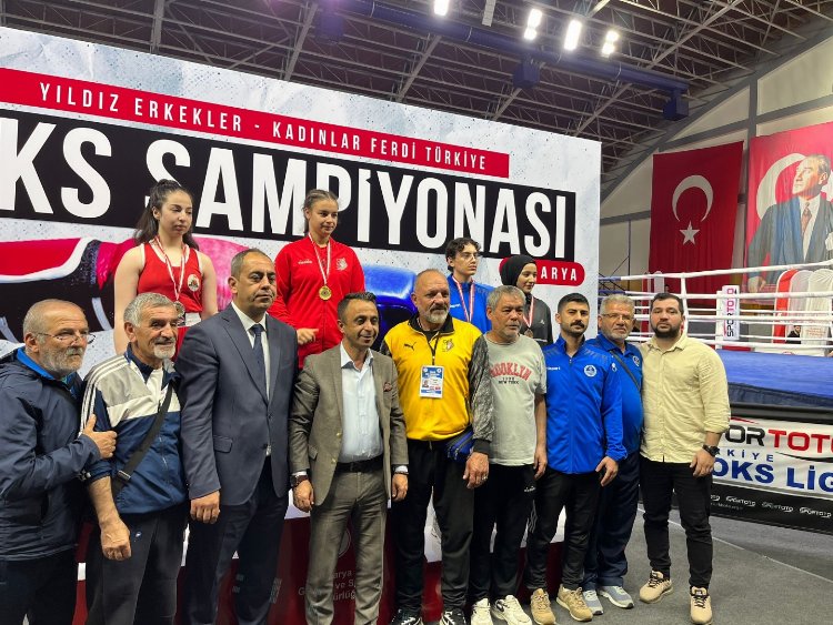 Kağıtsporlu boksörlerden 3 bronz