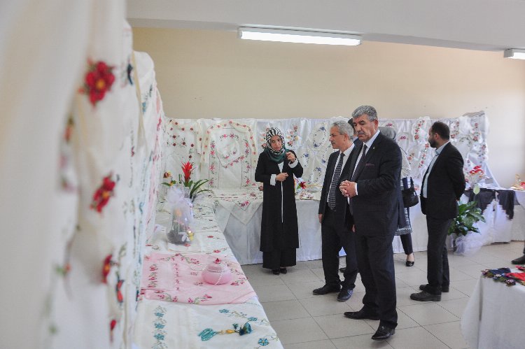 Kütahyalı kadınlar üretiyor