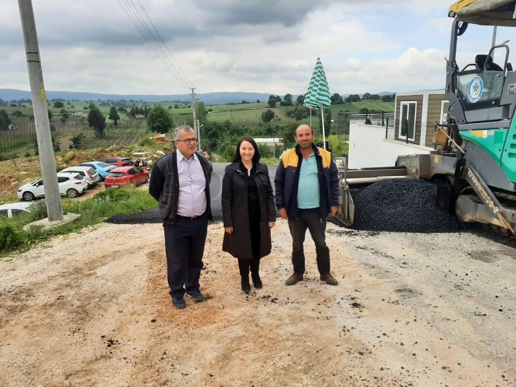 Pazaryeri’nde okul yollarına sıcak asfalt