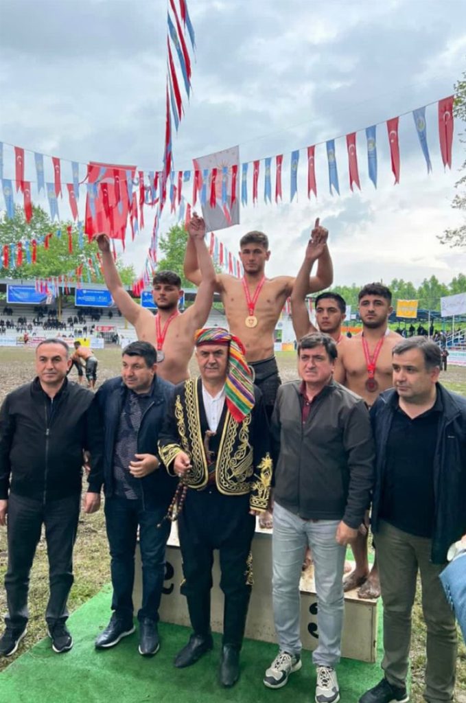 Sakaryalı pehlivanlarından madalya yağmuru