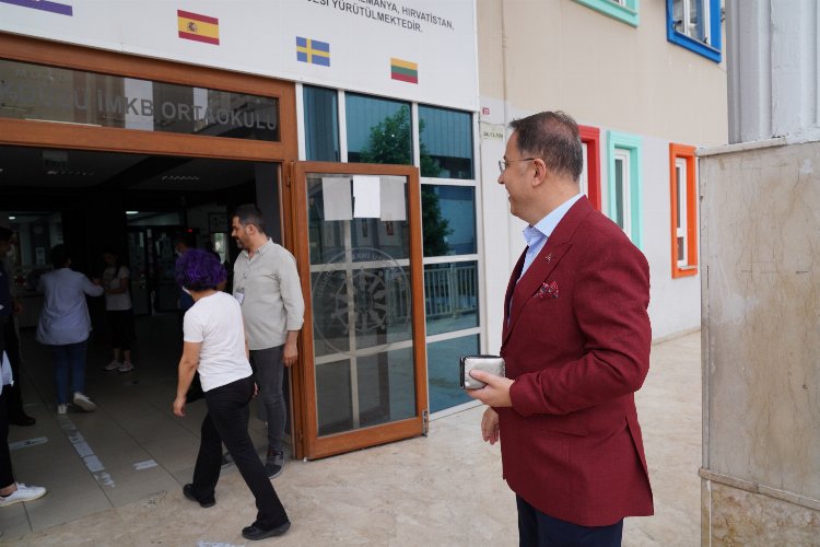 Sınava saniyeler kala genç adayın yardımına Başkan Çalık yetişti