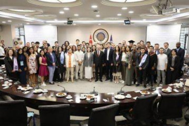 Ankara Üniversitesi’nde uluslararası mezunlara veda