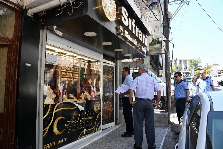 İzmir Karabağlar Zabıtası’ndan işyerlerine kapsamlı denetim