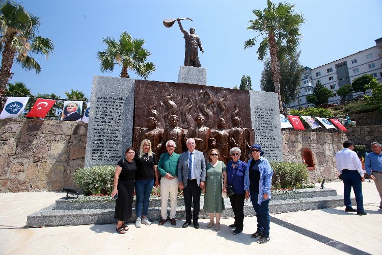 İzmir Karabağlar’da aydınlar özlemle anıldı