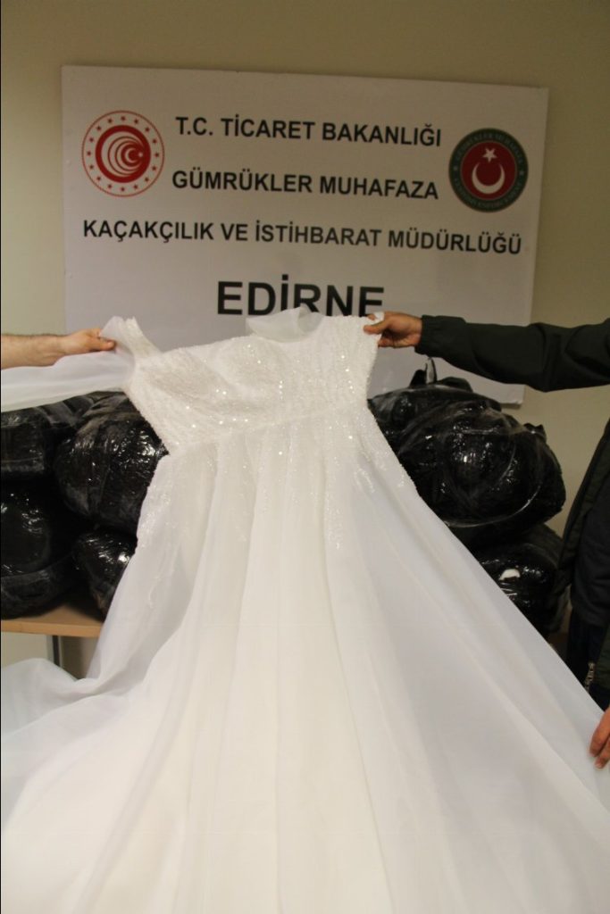 Kapıkule’de kaçak gelinlikler X-Ray’a takıldı!