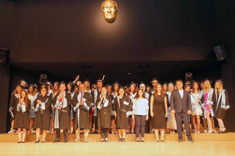 Trakya Üniversitesi’nde iki ayrı fakülte daha kep fırlattı