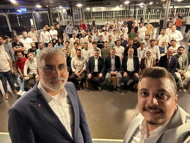 Gençler sordu, Bakan Işıkhan yanıtladı… Bakan Işıkhan’dan tecrübe paylaşımı