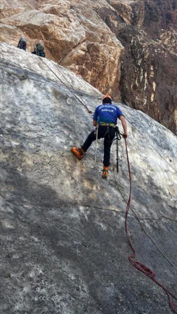 İnegöllü sporculardan kar ve buz tırmanışı
