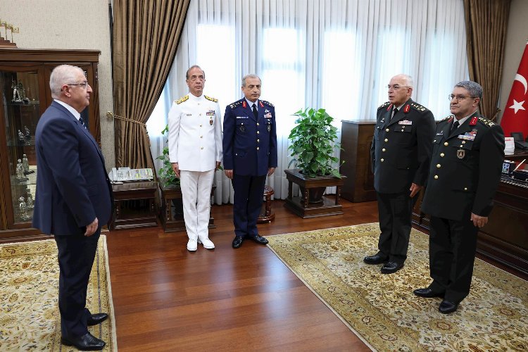 Kara Kuvvetleri’nde devir-teslim