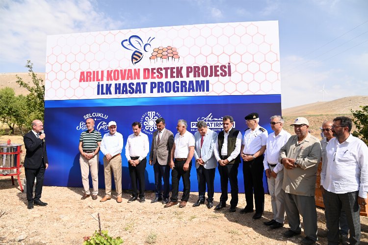 Konya Selçuklu’da ilk hasat yapıldı… 1 ton bal bekleniyor