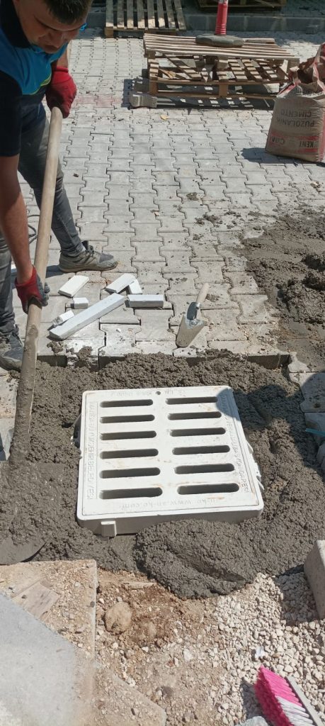 Manisa Kula’da yağmur suyu hattı çalışması