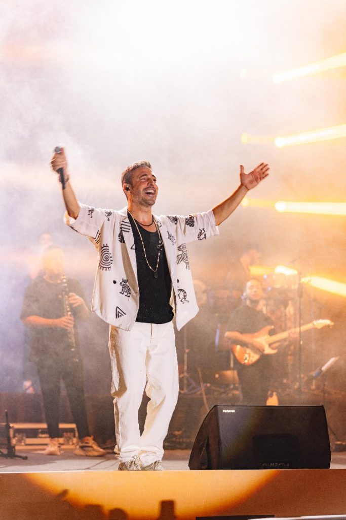 Oğuzhan Koç şarkılarını Kapodakya’da söyledi