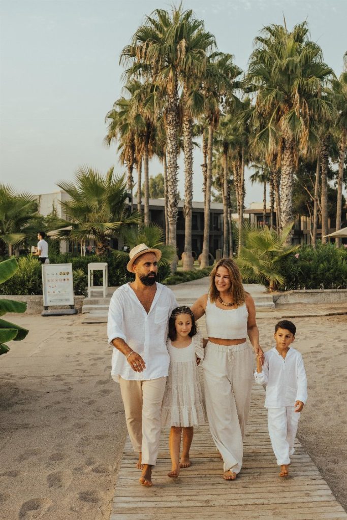 Topladığı mısırları közde pişirdi!