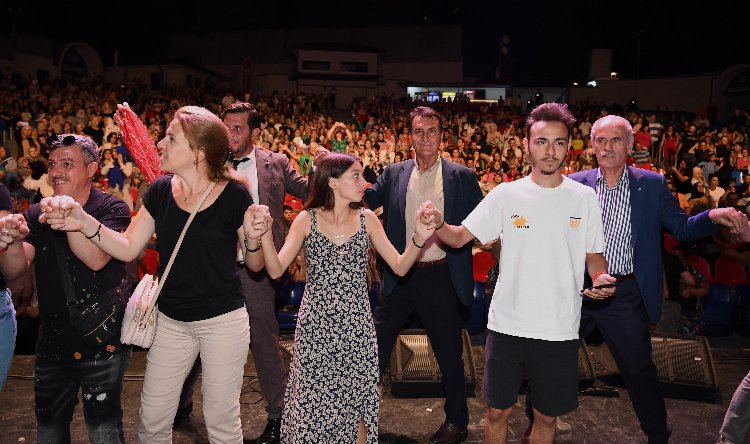 Bursa Osmangazi’de Balkan coşkusu açık havaya sığmadı