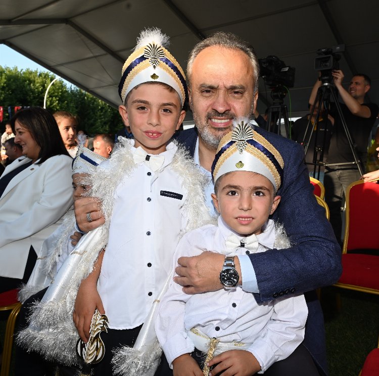 Bursa’da 1000’den fazla çocuk erkekliğe ilk adımını attı