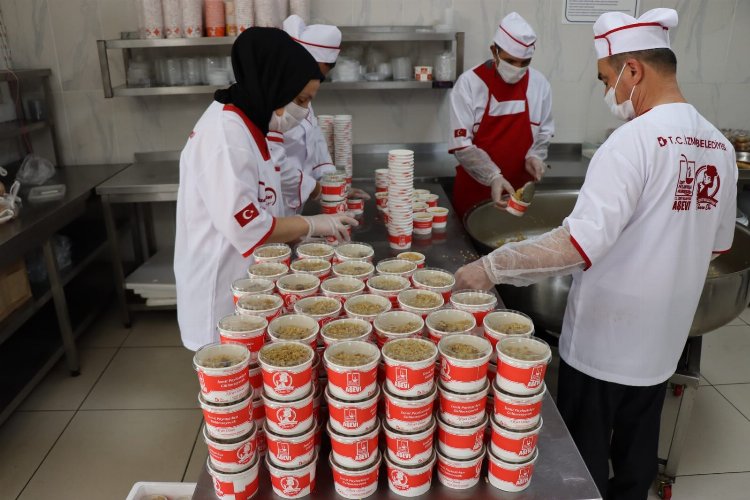 İzmit her okul ve veliye ulaşmaya çalışıyor